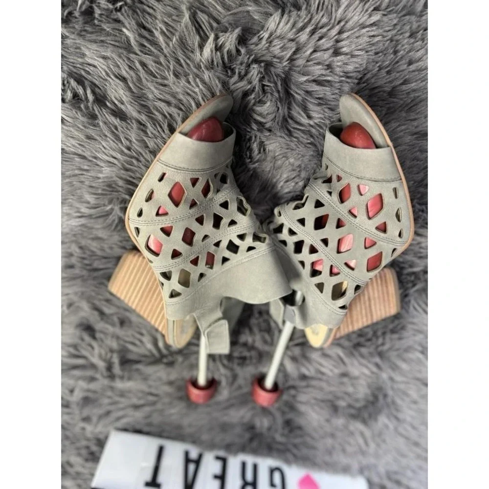 Vince Camuto Womens 8.5 W Deverly chunky block‎ heels